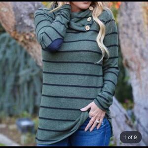 Green and black tunic top with button detail